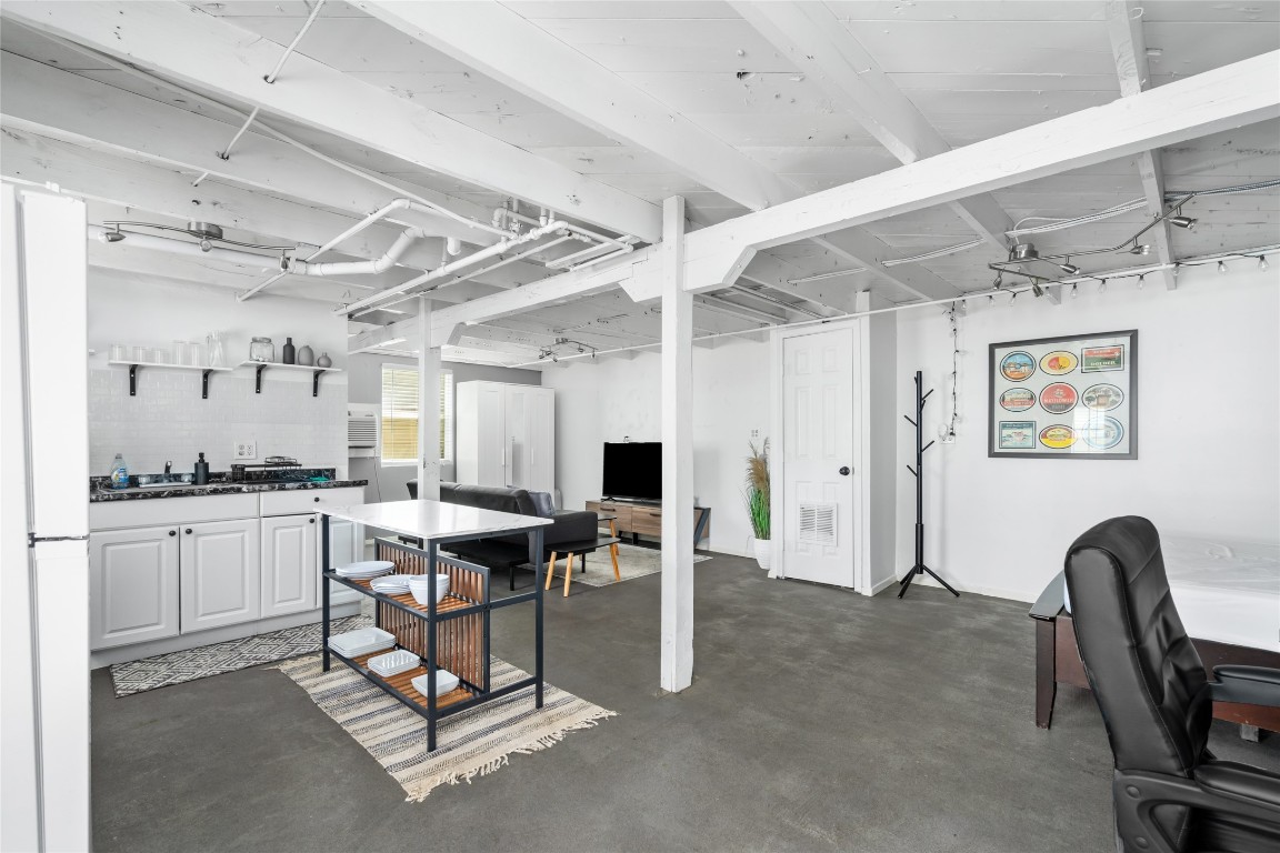 2402 Hazard Street Houston, TX 77019 - Photo 25 of 41 a view of a workspace with furniture