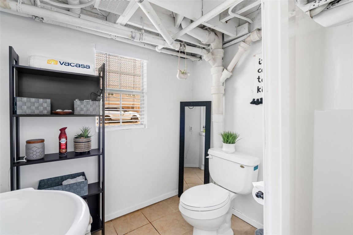 2402 Hazard Street Houston, TX 77019 - Photo 35 of 41 a bathroom with a toilet a sink and a shower curtain