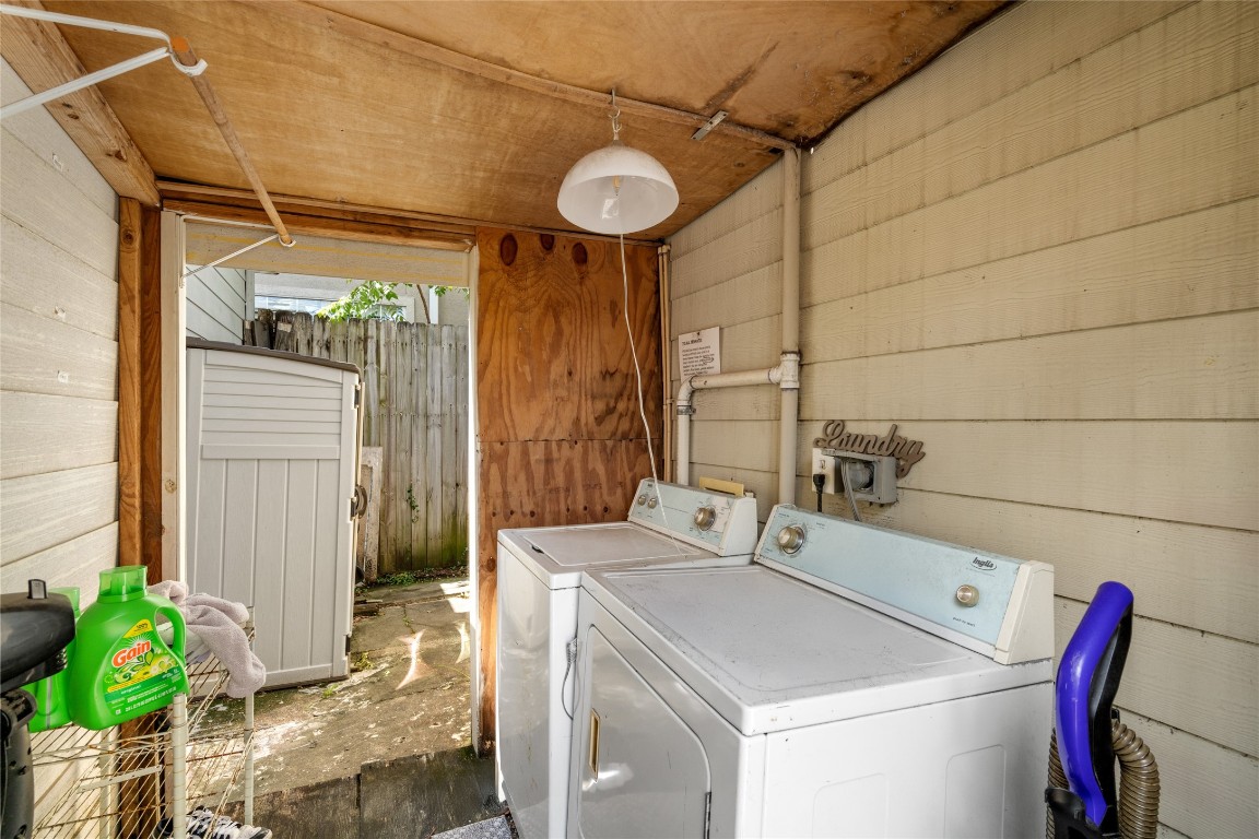 2402 Hazard Street Houston, TX 77019 - Photo 41 of 41 a utility room with dryer and washer