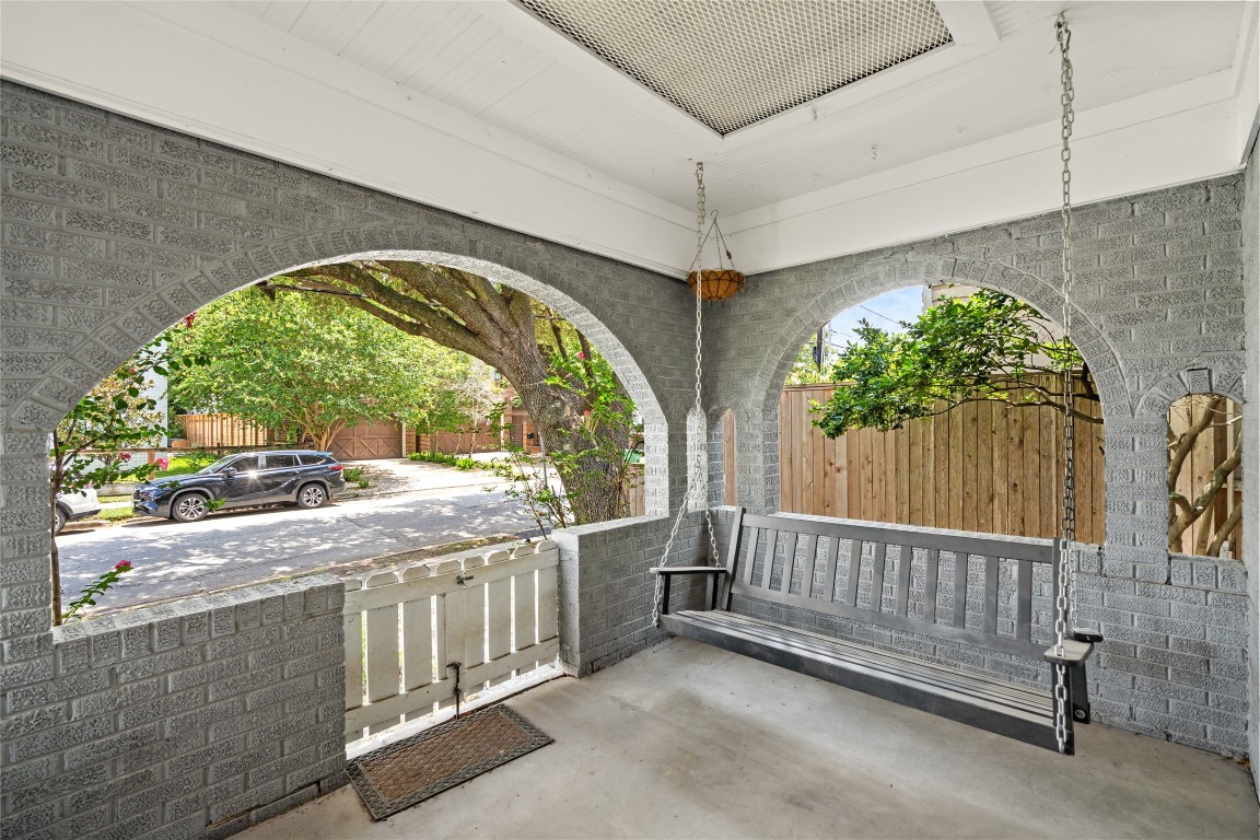 2402 Hazard Street Houston, TX 77019 - Photo 8 of 41