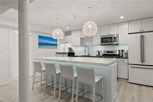 $3,750 | 426 Spring Street, Unit B101, Newport, RI 02840