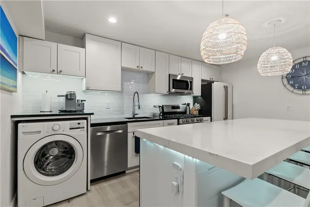 $3,750 | 426 Spring Street, Unit B101, Newport, RI 02840