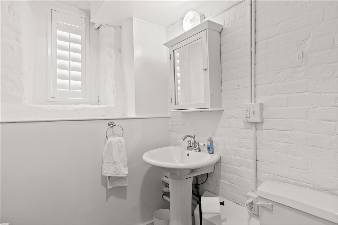 426 Spring Street, Unit B101 Newport, RI 02840 - Photo 5 of 26