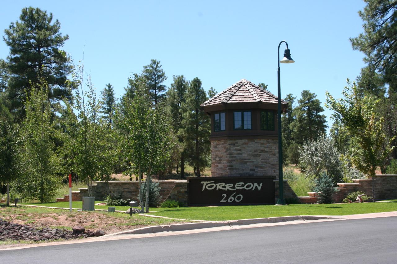 122 South Paintbrush Road, Unit 122 Show Low, AZ 85901 - Photo 3 of 7 Torreon