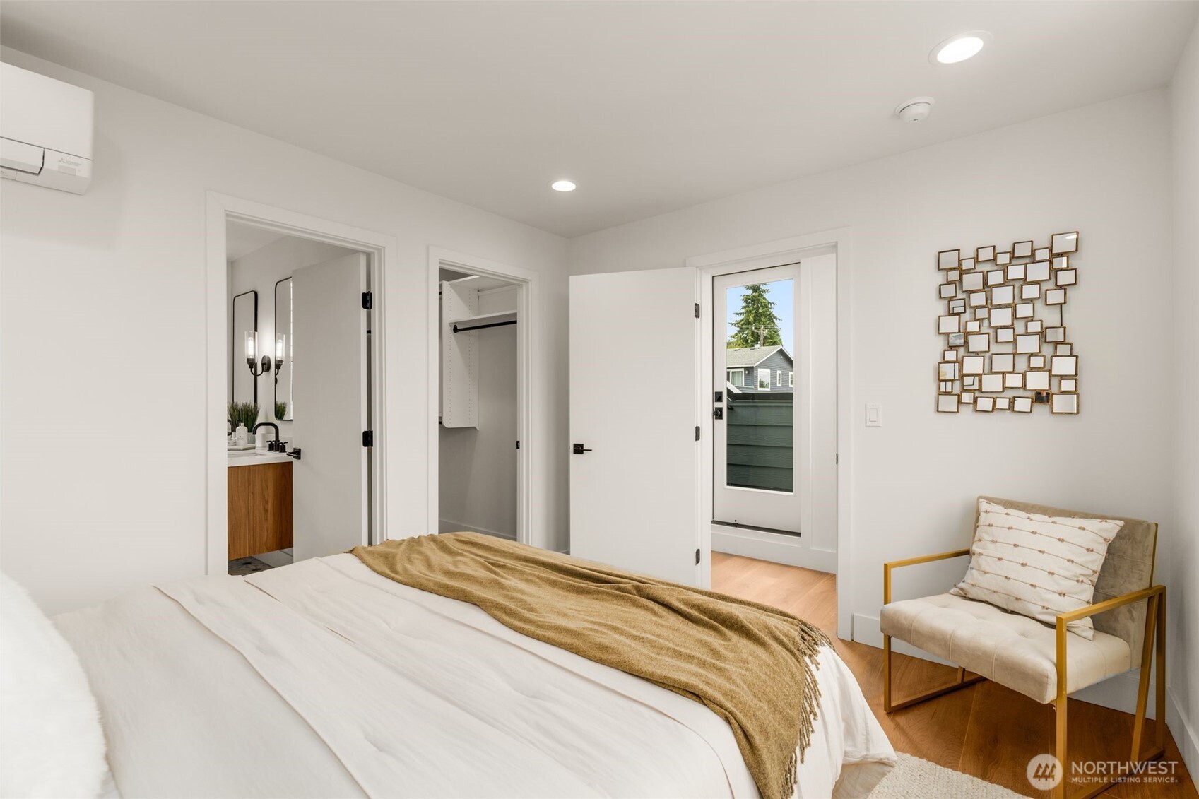 7403 Dayton Avenue North Seattle, WA 98103 - Photo 11 of 37