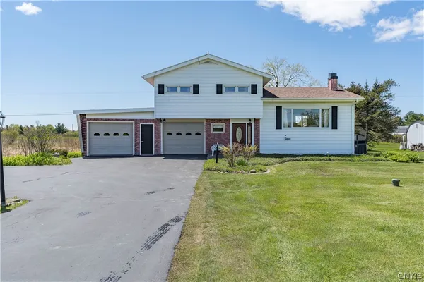 $199,900 | 18296 State Route, Dexter, NY 13634