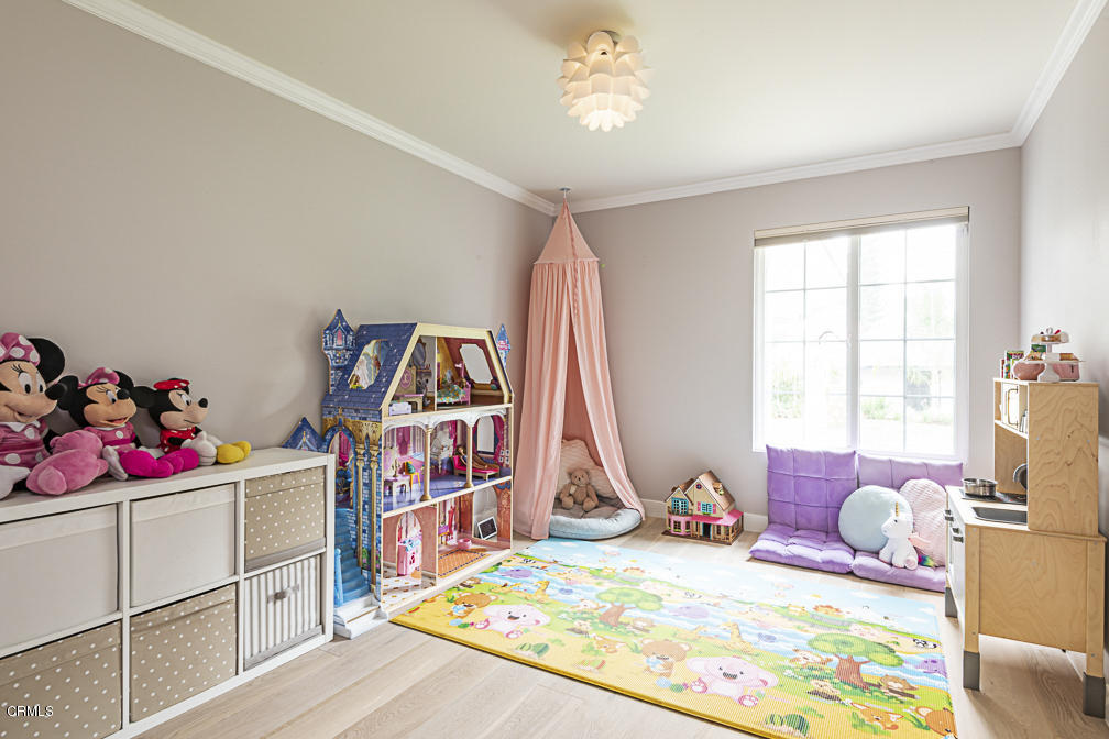 3710 Hampton Road Pasadena, CA 91107 - Photo 29 of 42 a bed room with a bed and a window