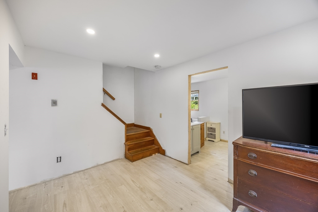 93 Main Street Newbury, MA 01922 - Photo 9 of 42