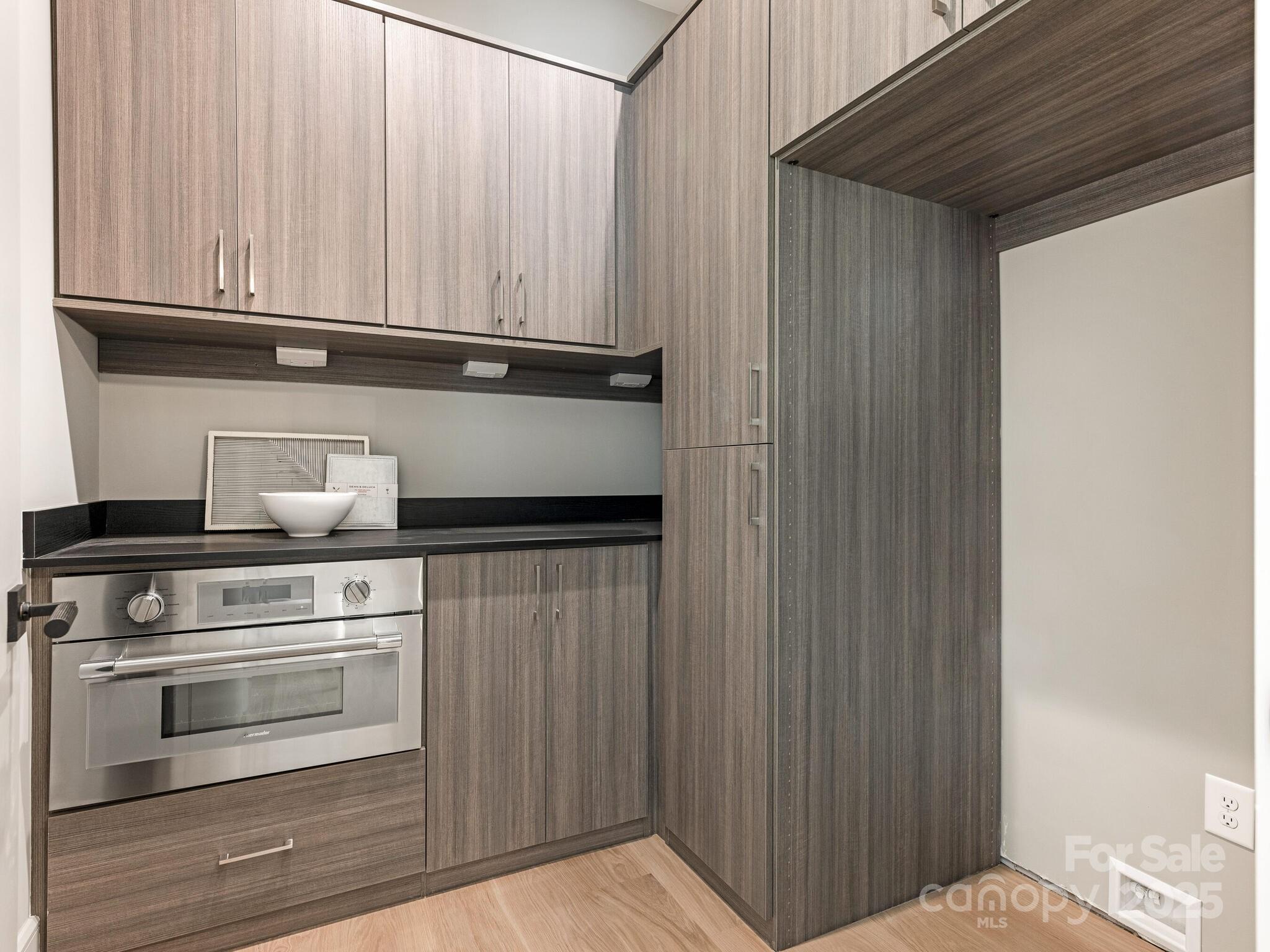 2832 Arcadia Avenue Charlotte, NC 28209 - Photo 19 of 48 a view of kitchen with oven