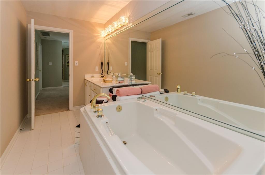 10748 Burning Ridge Lane Fishers, IN 46037 - Photo 16 of 24 Gallery Image 16