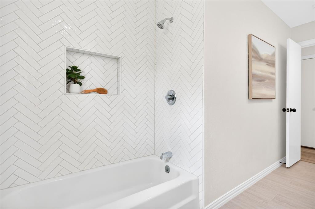 4316 Winding Way Benbrook, TX 76126 - Photo 28 of 40 a bathroom with a bathtub