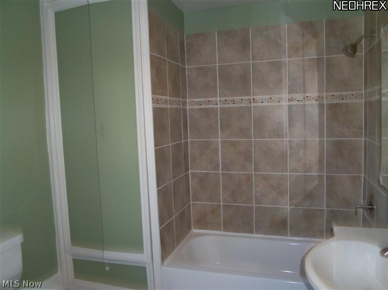 3911 Dunton Road Lorain, OH 44055 - Photo 11 of 24 Gallery Image 11