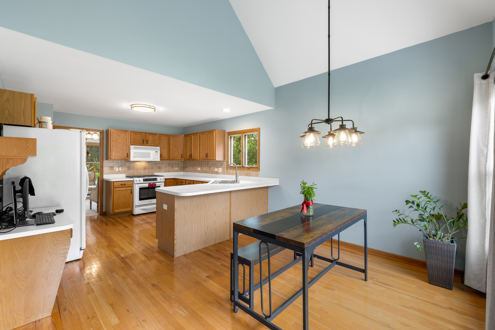 855 Ayers Street Bolingbrook, IL 60440 - Photo 8 of 41
