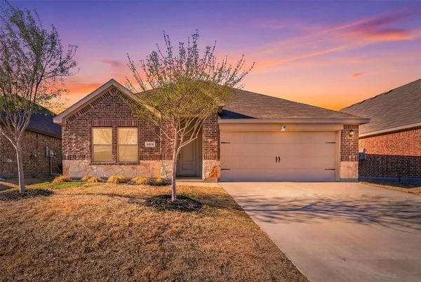 $281,990 | 1012 Grand Vw Drive, Ennis, TX 75119