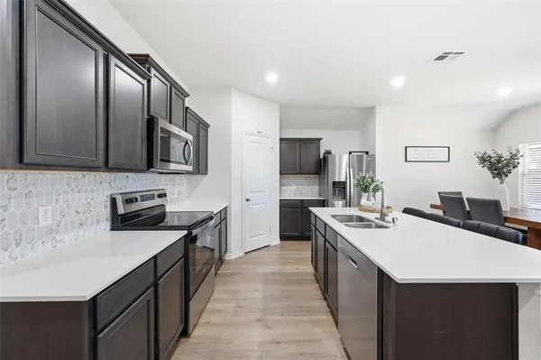 $281,990 | 1012 Grand Vw Drive, Ennis, TX 75119