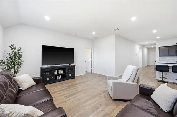 $281,990 | 1012 Grand Vw Drive, Ennis, TX 75119