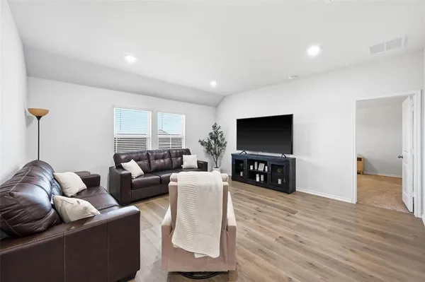 $281,990 | 1012 Grand Vw Drive, Ennis, TX 75119