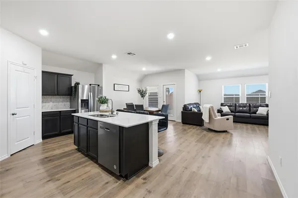 $281,990 | 1012 Grand Vw Drive, Ennis, TX 75119