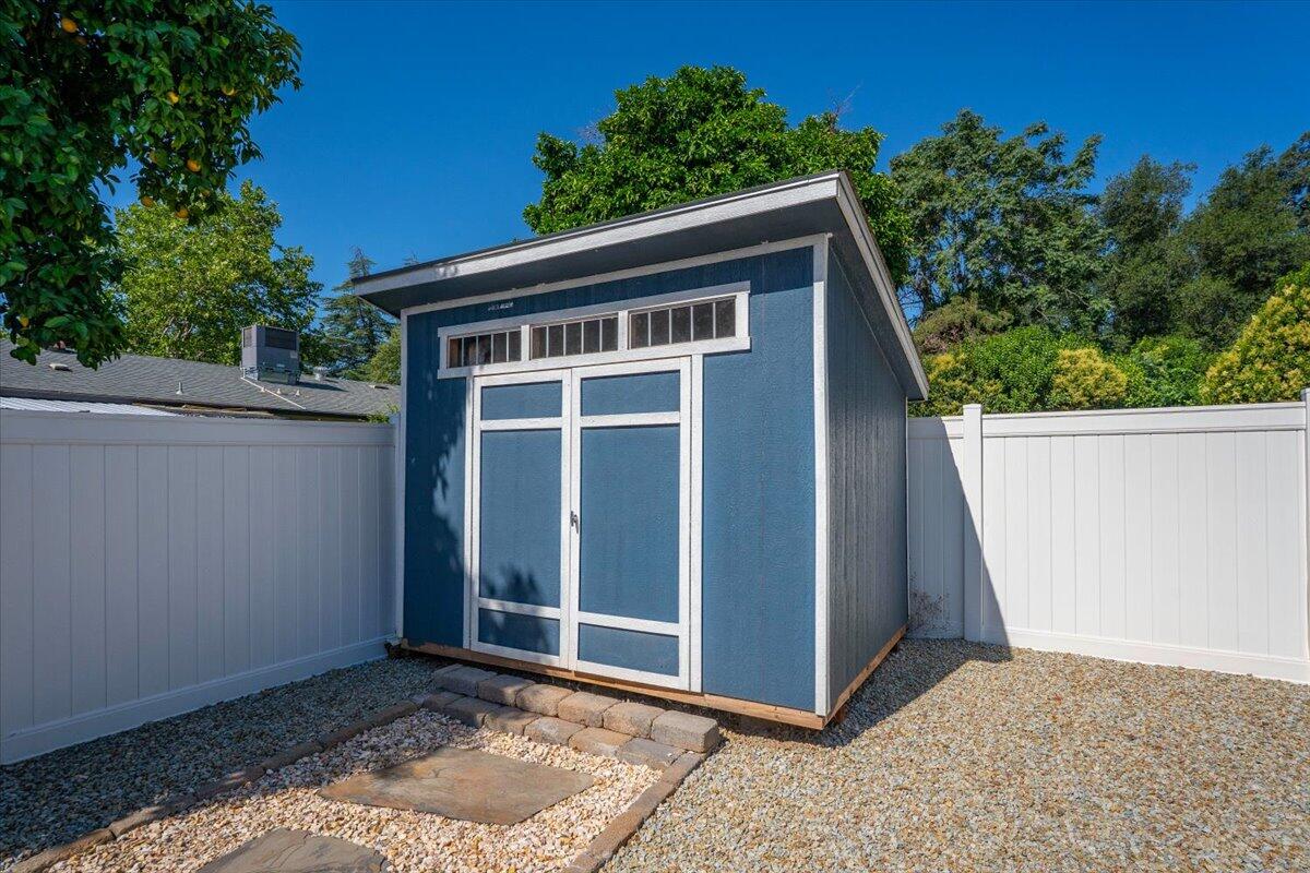3594 Echo Road Redding, CA 96002 - Photo 24 of 62 Nice outbuilding