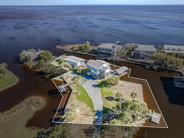 $795,000 | 37 Dolphin Drive, Crawfordville, FL 32327