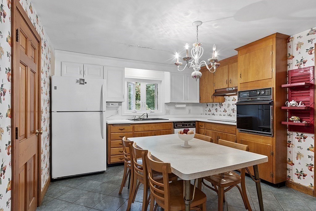 33 Barbara Road Sudbury, MA 01776 - Photo 15 of 35