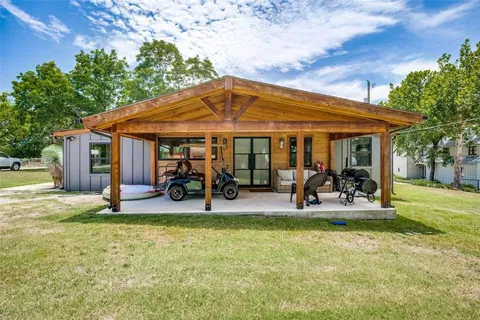 $346,500 | 203 Evans Street, Lake Bridgeport, TX 76426