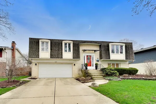 $500,000 | 127 West King Henry Court, Palatine, IL 60067