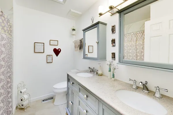 $500,000 | 127 West King Henry Court, Palatine, IL 60067