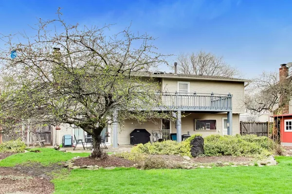 $500,000 | 127 West King Henry Court, Palatine, IL 60067