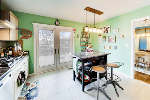 $500,000 | 127 West King Henry Court, Palatine, IL 60067