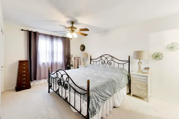 $500,000 | 127 West King Henry Court, Palatine, IL 60067