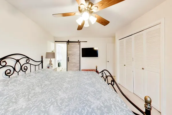 $500,000 | 127 West King Henry Court, Palatine, IL 60067