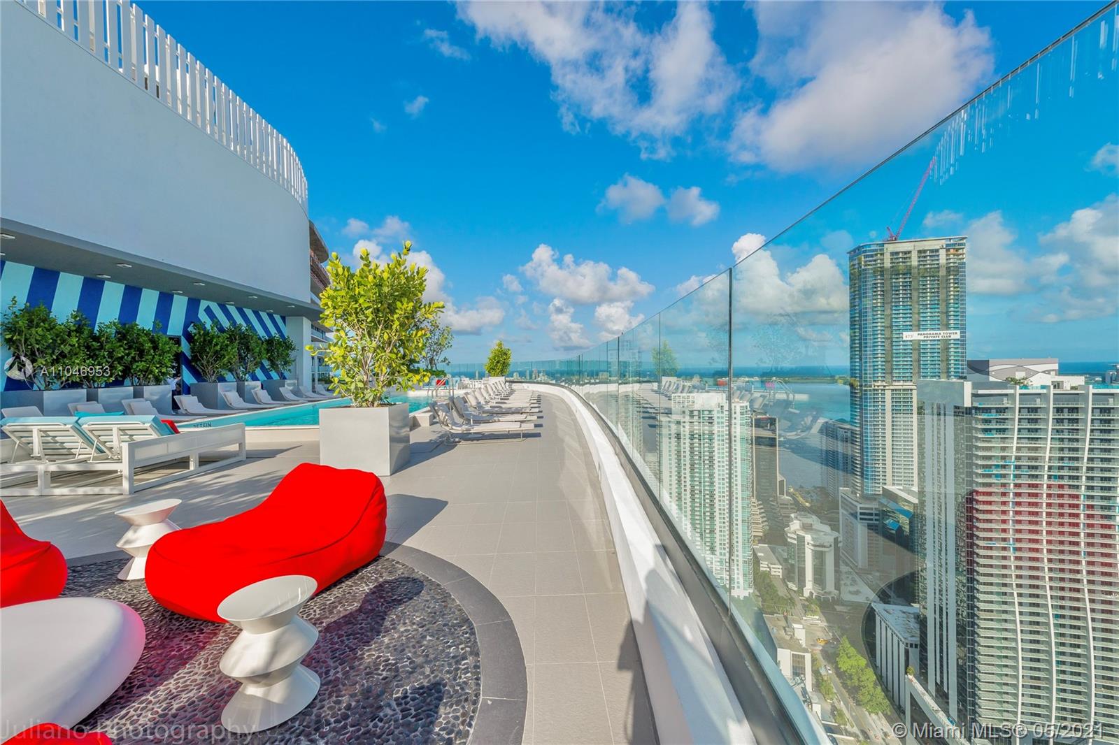 45 Southwest 9th Street, Unit 4204 Miami, FL 33130 - Photo 33 of 66 a view of a balcony with dining table and chairs