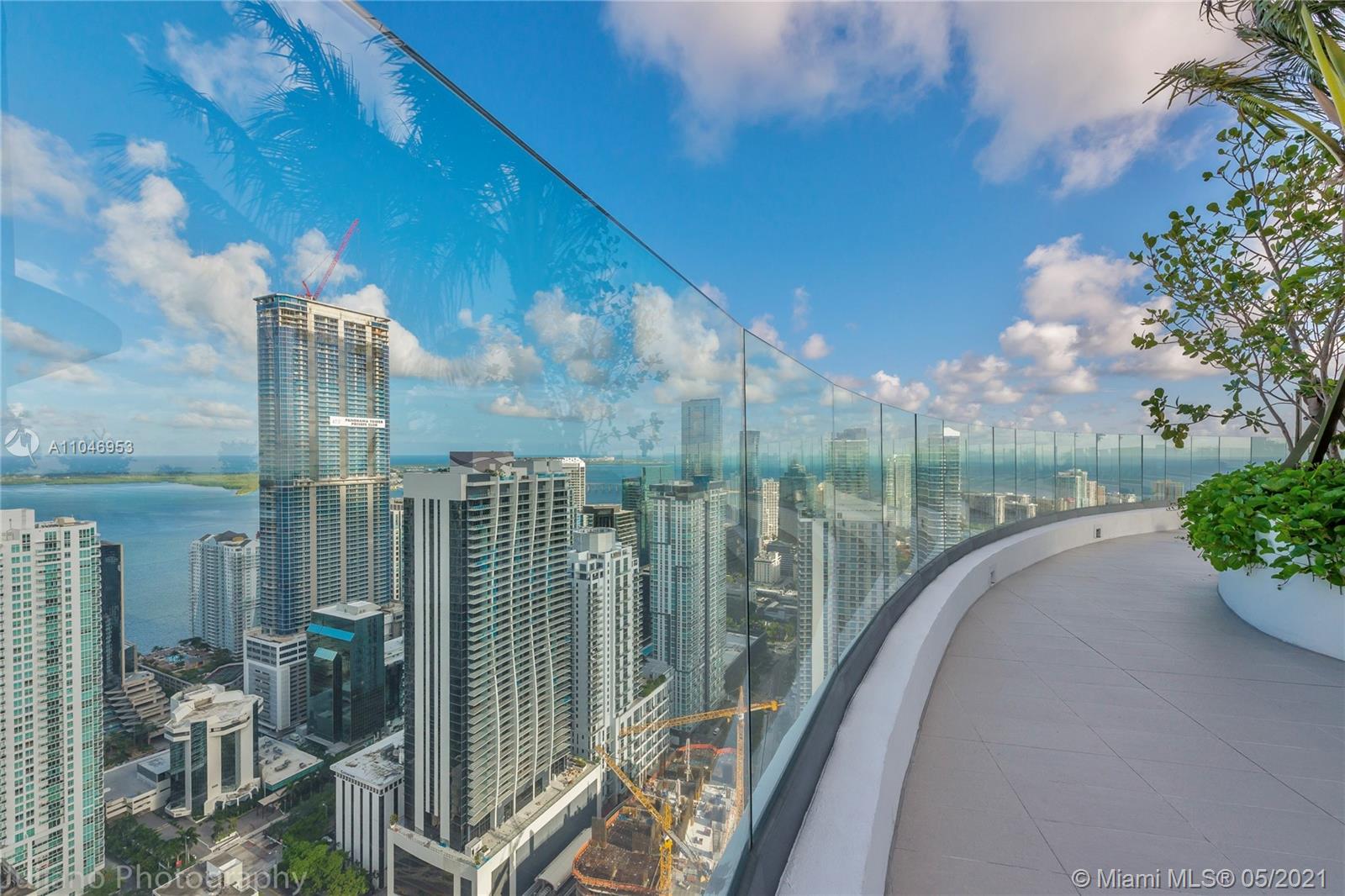 45 Southwest 9th Street, Unit 4204 Miami, FL 33130 - Photo 40 of 66 a view of a balcony
