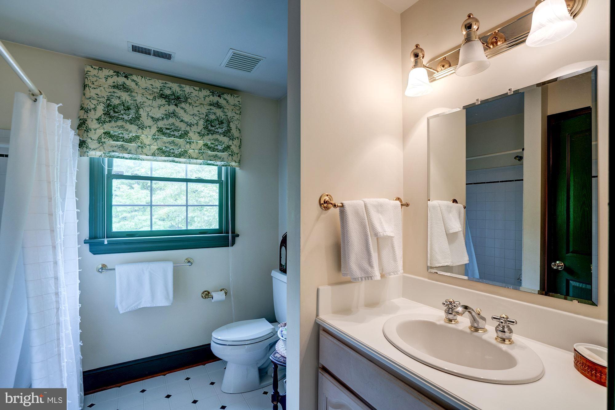 5400 Griffith Road Laytonsville, MD 20882 - Photo 37 of 77 2nd Floor Hall Bath