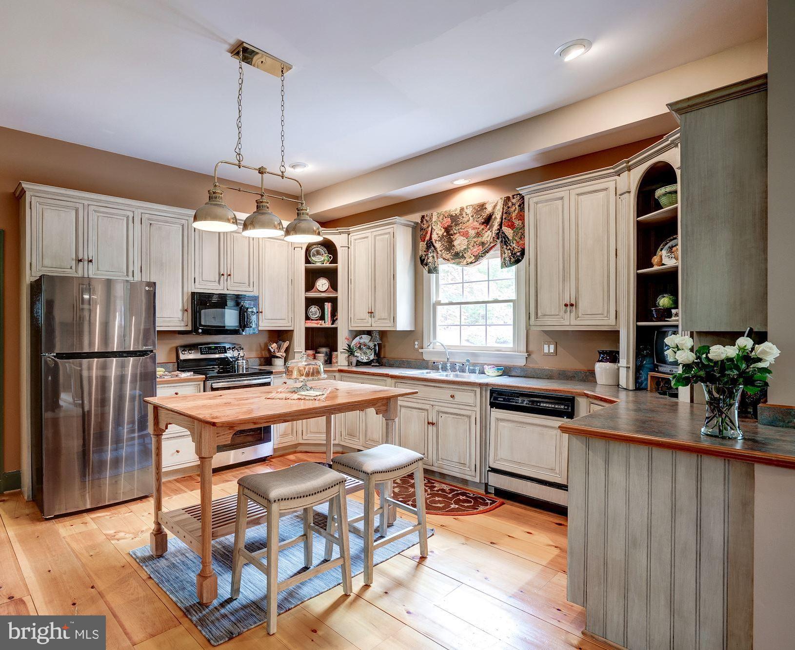 5400 Griffith Road Laytonsville, MD 20882 - Photo 6 of 77 Gorgeous Gourmet Kitchen