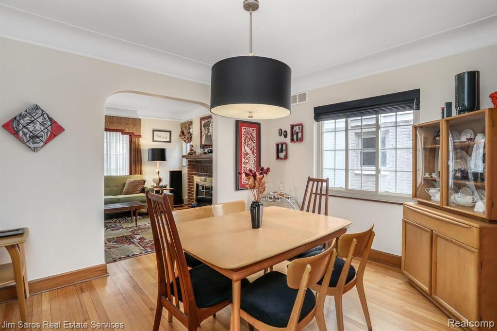 1729 Roslyn Road Grosse Pointe Woods, MI 48236 - Photo 7 of 26