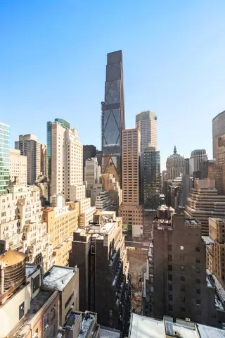 $4,375,000 | 50 West 47th Street, Unit 2007 | Midtown Central