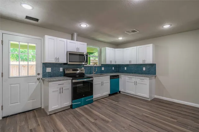 $1,650 | 7921 Cook Road, Houston, TX 77072