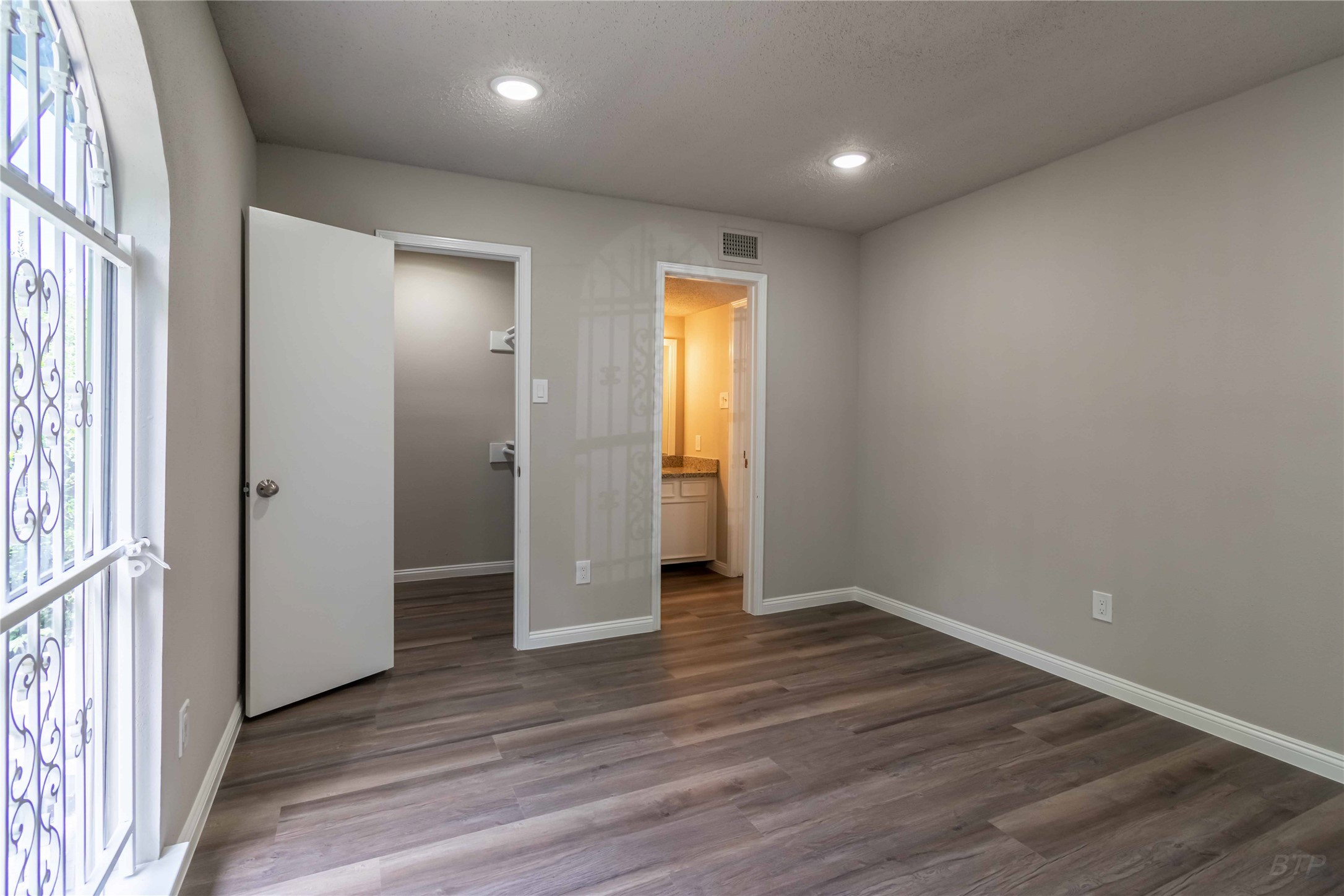 7921 Cook Road Houston, TX 77072 - Photo 13 of 19 an empty room with wooden floor and windows