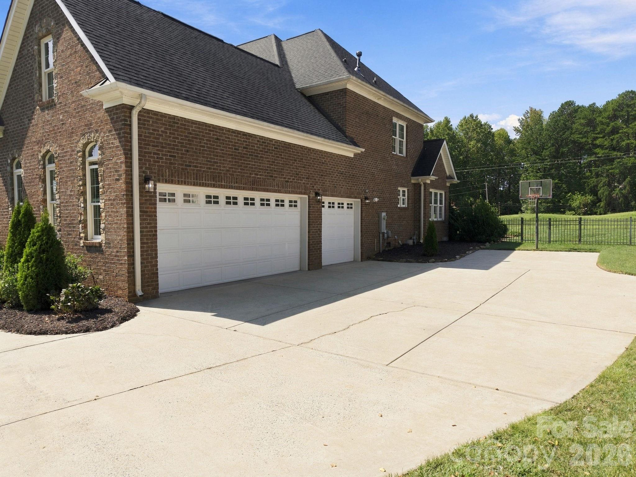 6671 Fox Ridge Circle, Unit 42 Davidson, NC 28036 - Photo 2 of 48 Gallery Image 2