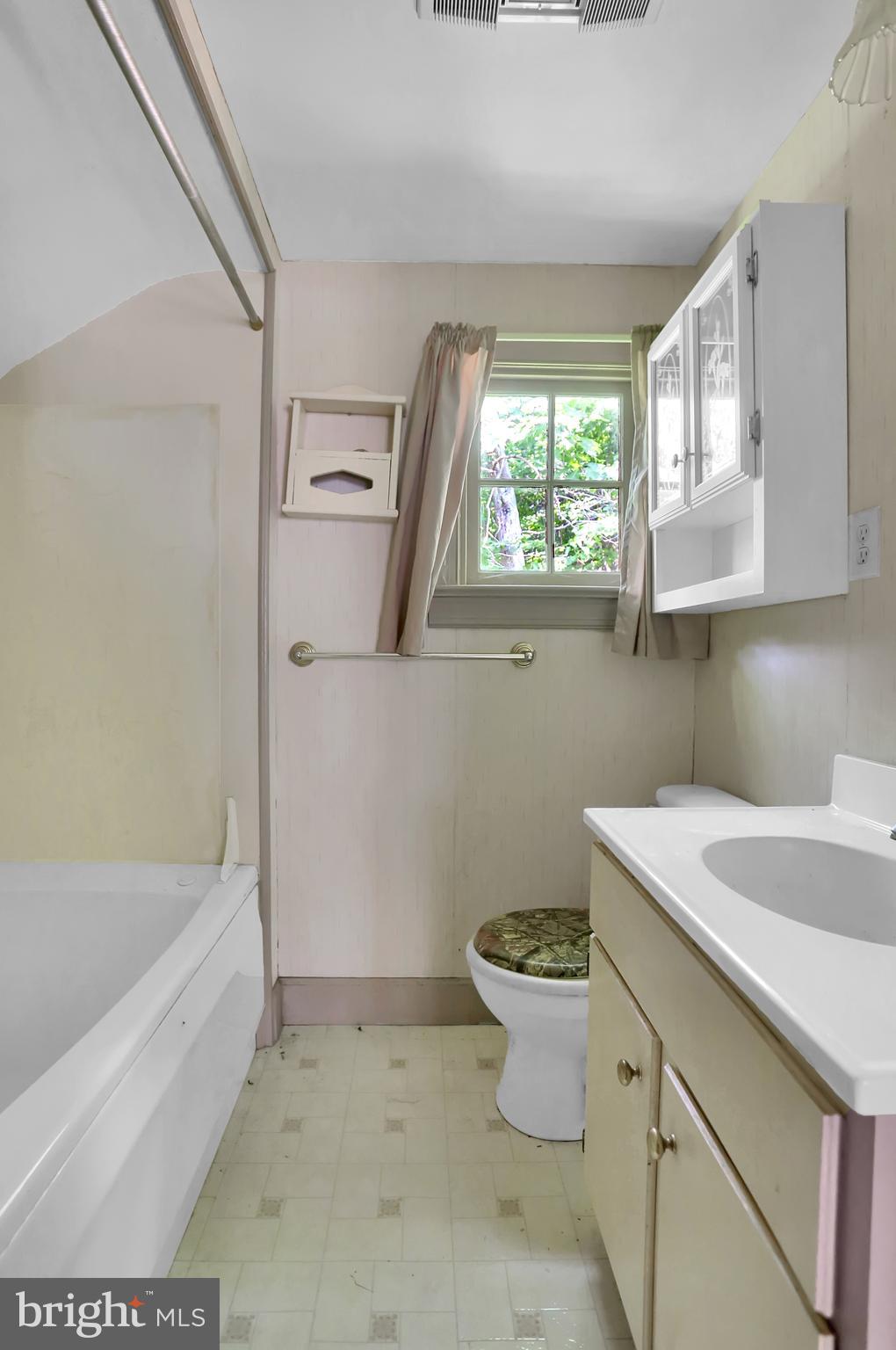 3970 Conewago Road Dover, PA 17315 - Photo 27 of 34 Bathroom #2