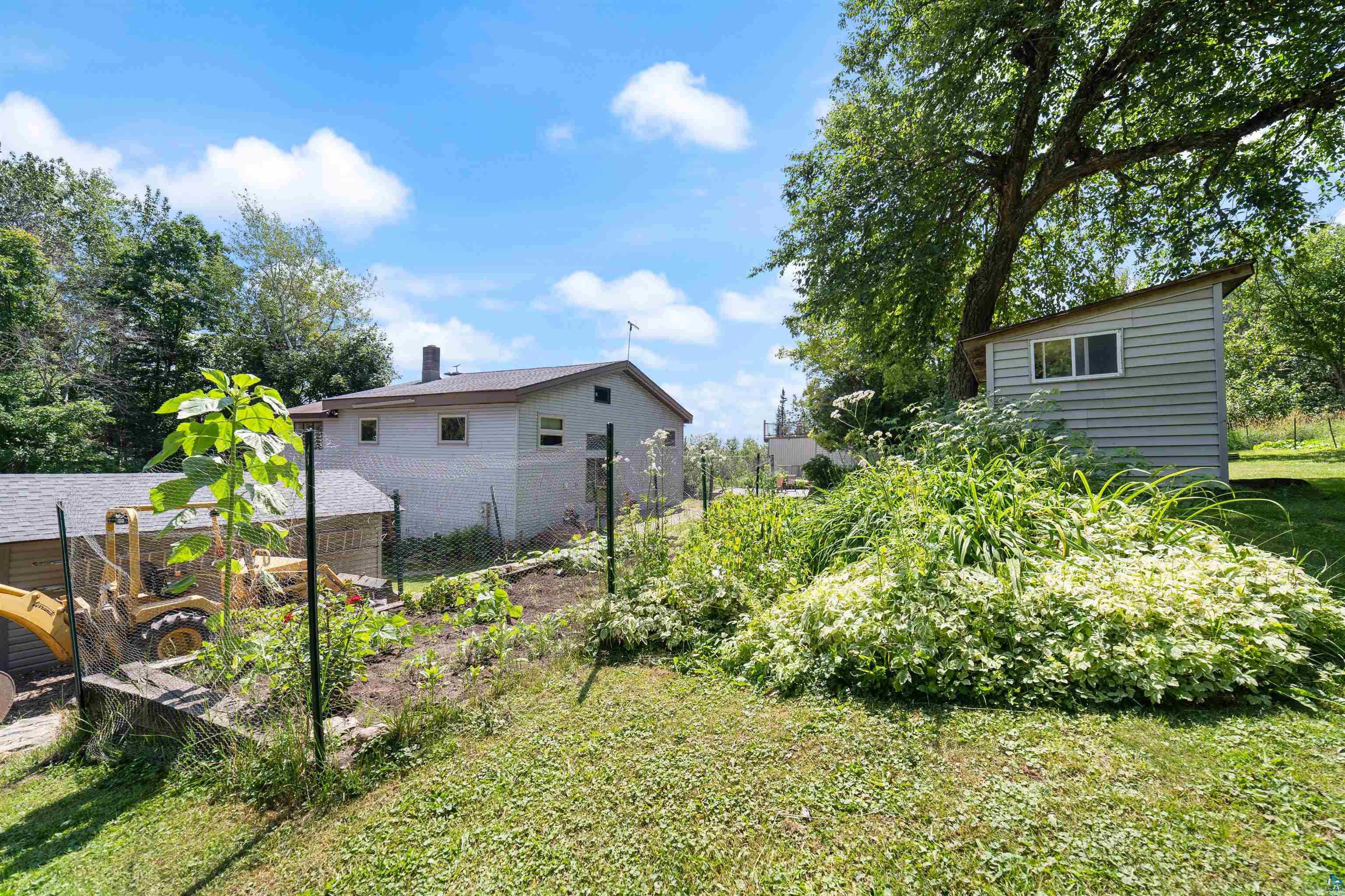 5235 Lakewood Road Duluth, MN 55804 - Photo 23 of 37 Gardens!