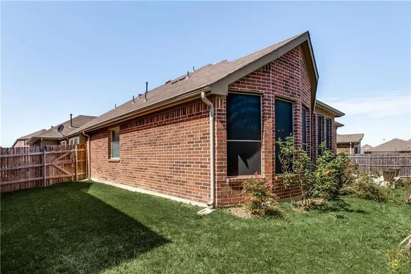 $2,300 | 916 Partridge Drive, Aubrey, TX 76227