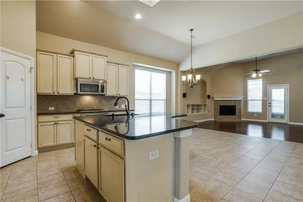 $2,300 | 916 Partridge Drive, Aubrey, TX 76227