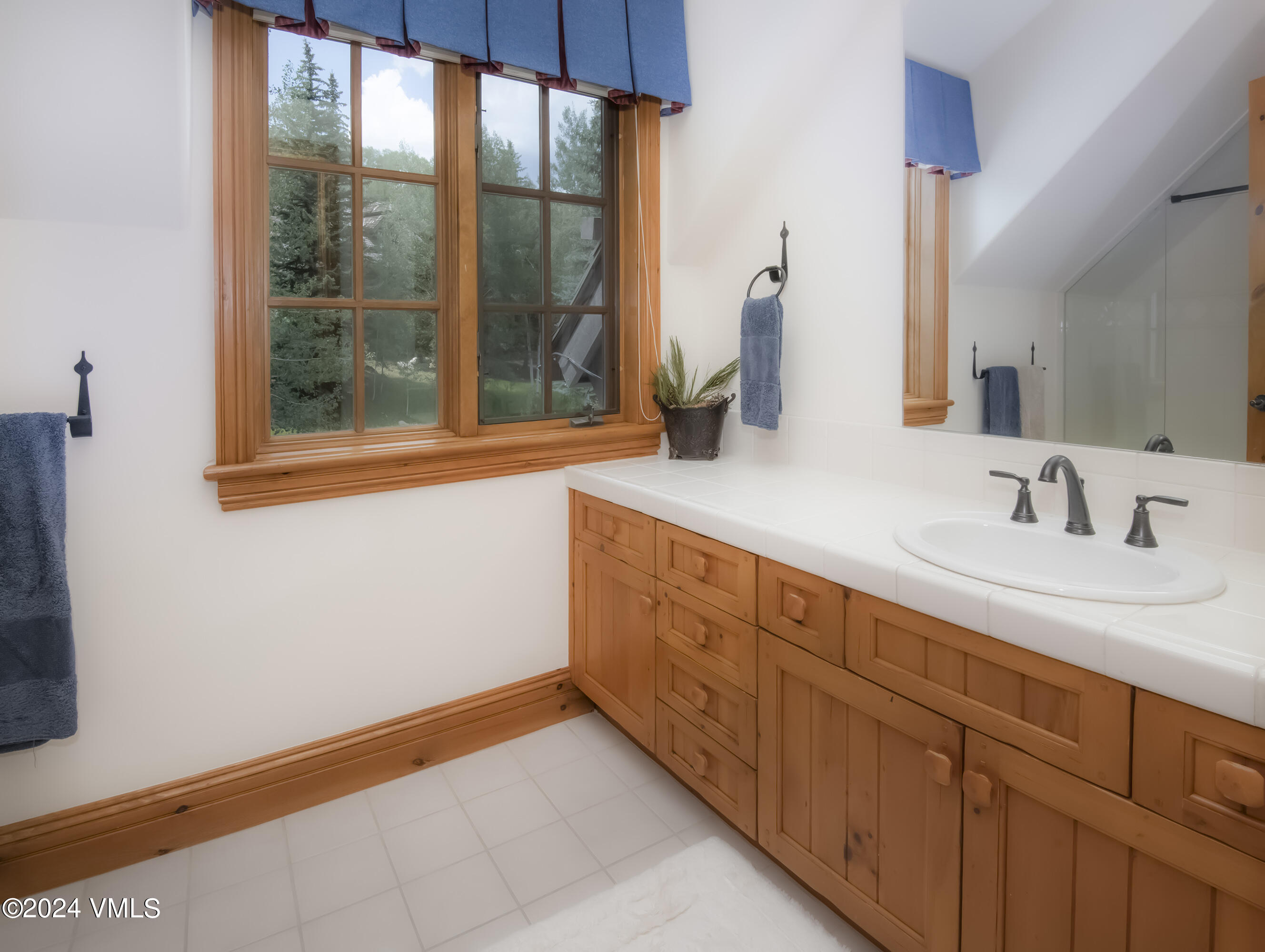 749 Holden Road Beaver Creek, CO 81620 - Photo 26 of 46 749 Holden Road Guest Bath 2