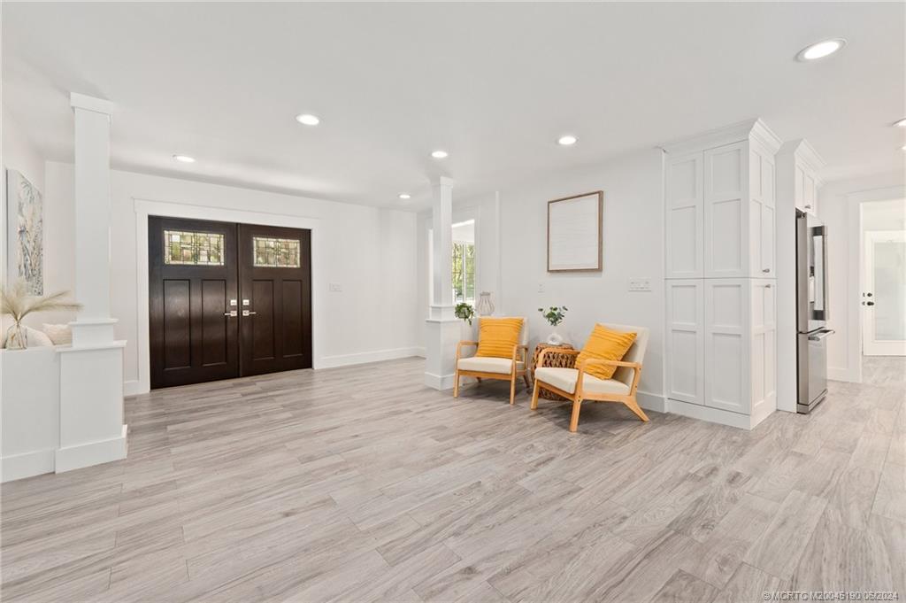 3 Mandalay Road Stuart, FL 34996 - Photo 7 of 65 a living room with furniture
