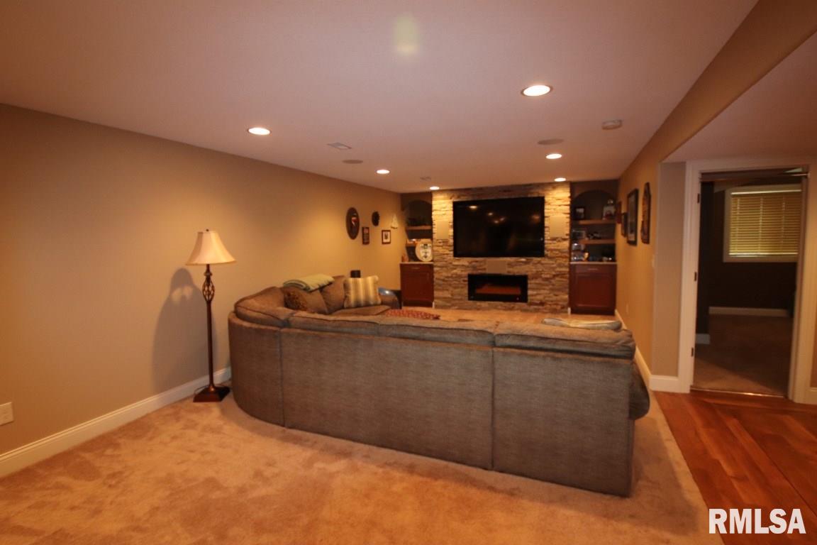 1504 Kingsbury Road Washington, IL 61571 - Photo 21 of 34 Gallery Image 21