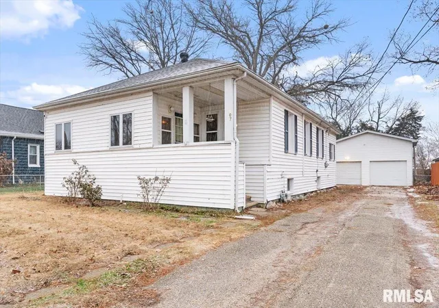 $129,000 | 207 South Springfield Street, Auburn, IL 62615