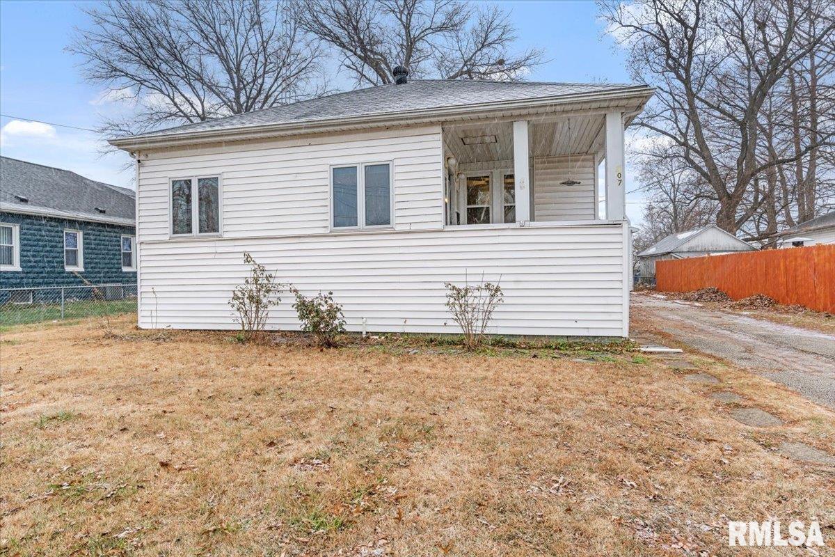 207 South Springfield Street Auburn, IL 62615 - Photo 2 of 25